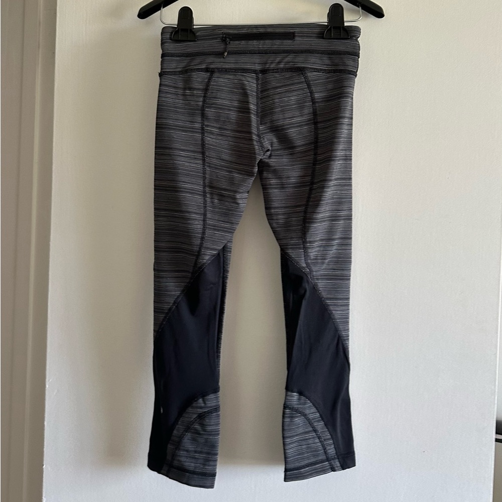 Lululemon Athletica Gray/Black Run: Inspire Crop II (Mesh) Leggings size 4 - Picture 10 of 13